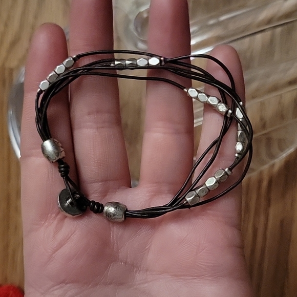 Set of barcelet and necklace Fossil Rondel Leather Wrist Wrap - Black &Silv - Picture 3 of 6